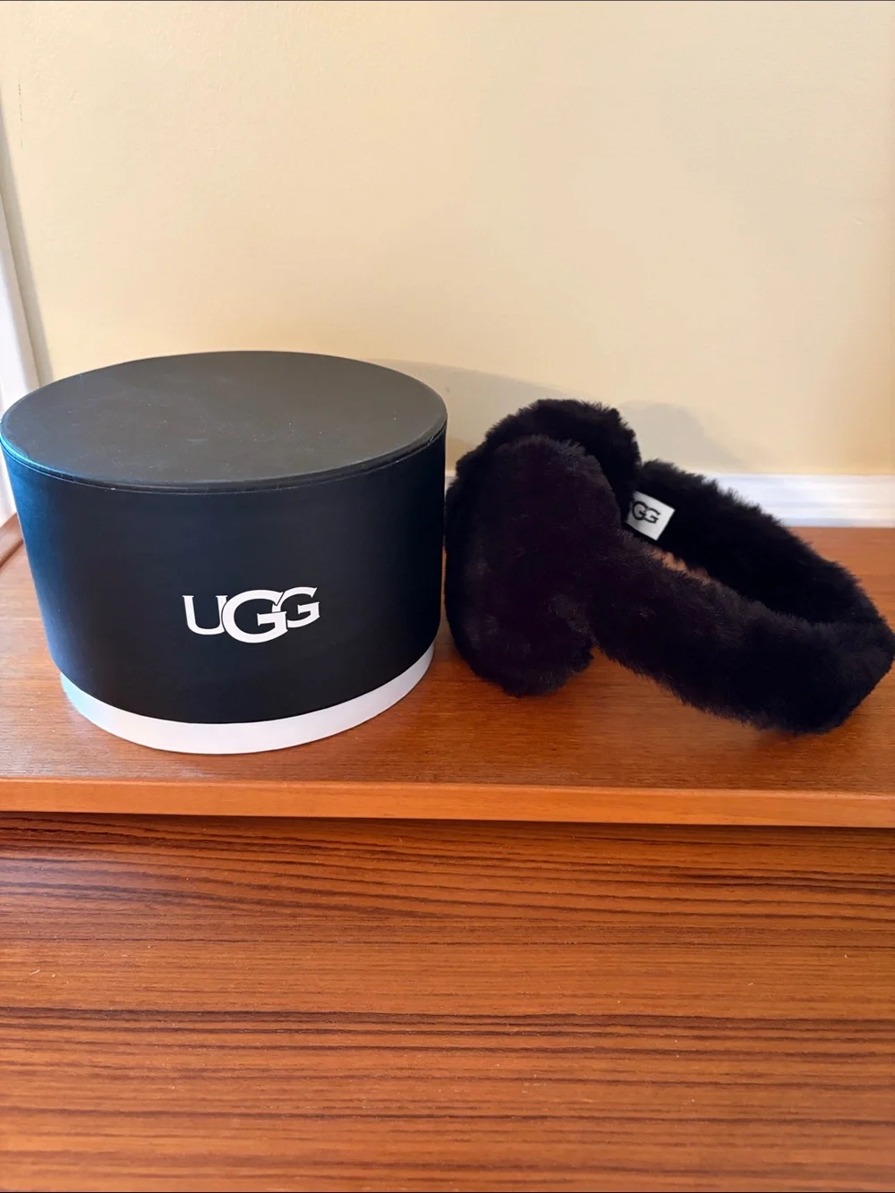 UGG Black Faux Fur Ear Warmers - Picture 1 of 1